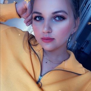 Meet your Posher, Dina